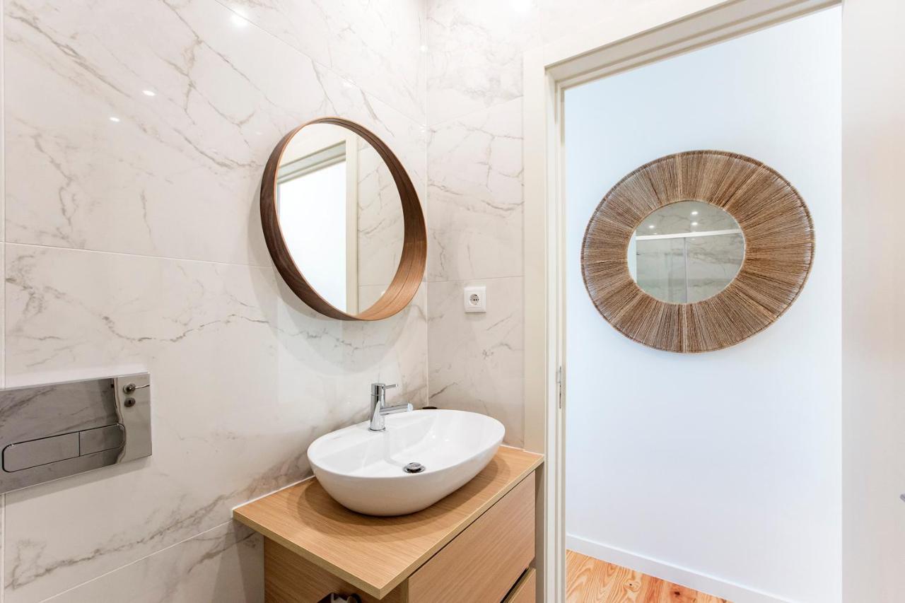 Central Studio W/ Pool, Ac & Patio By Lovelystay Porto Zewnętrze zdjęcie